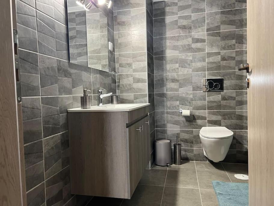 Spacious And Beautiful House Piraeus Bagian luar foto